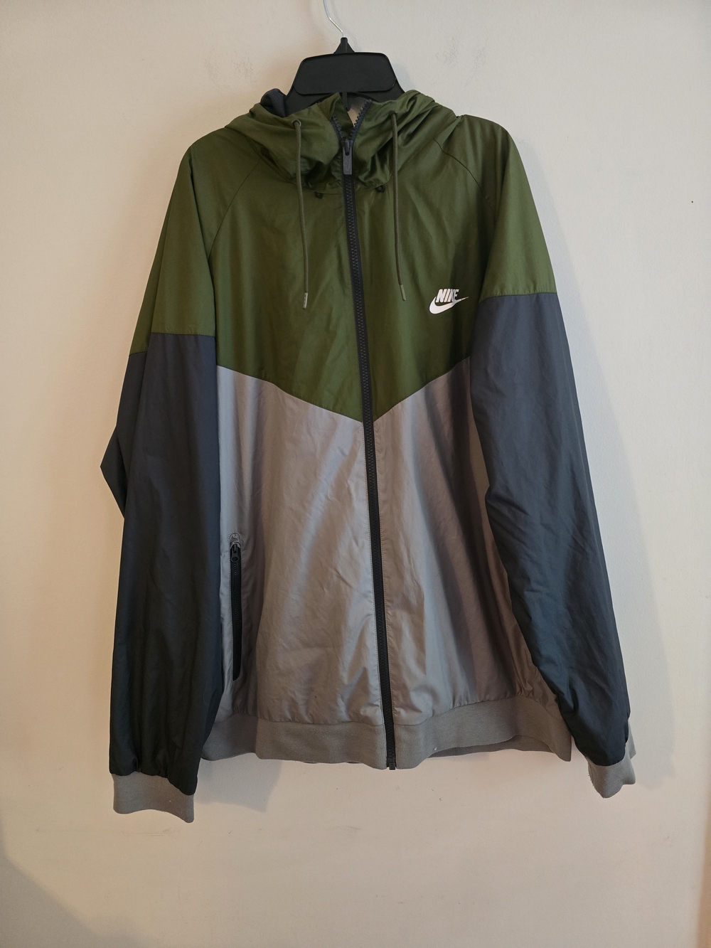 Nike Men’s Olive/Charcoal Colorblock Windbreaker Jacket